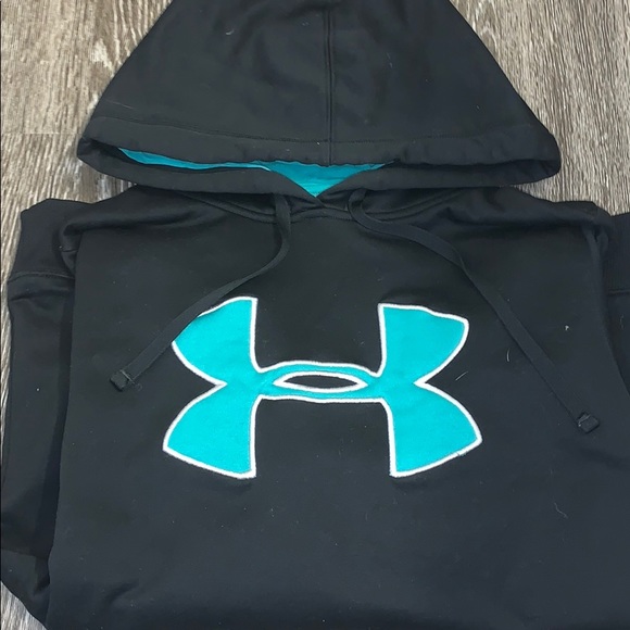 Under Armour Tops - Under Armour Sweatshirt